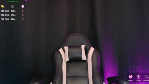 Snapshot of lilithwallkeer chatting on December 17, 5:29 am Maria online show from December 17, 5:29 am