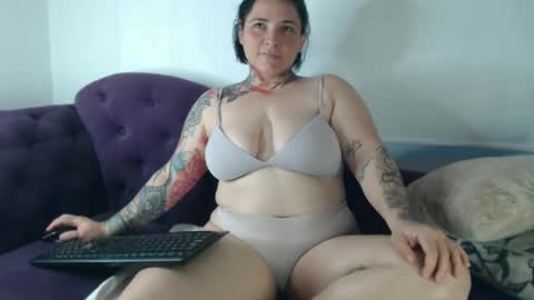 Snapshot of lillebbw_sweet chatting on October 3, 7:44 pm lille online show from October 3, 7:44 pm