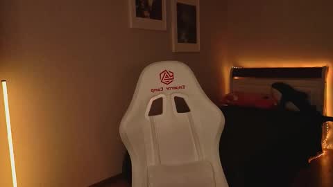 OLIVIAPVT IS OPEN online show from November 18, 8:41 am