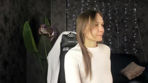 lillian_white1 online show from March 25, 1:00 am