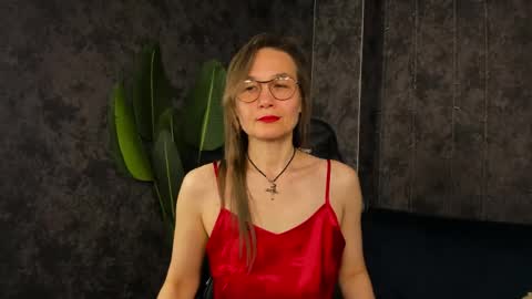 lillian_white1 online show from May 30, 11:46 pm