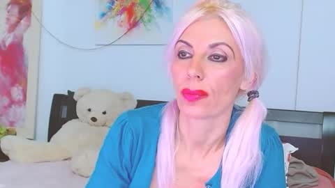 Lara online show from November 8, 8:18 pm