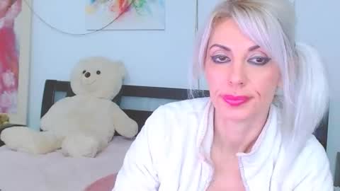 Lara online show from February 15, 9:22 pm