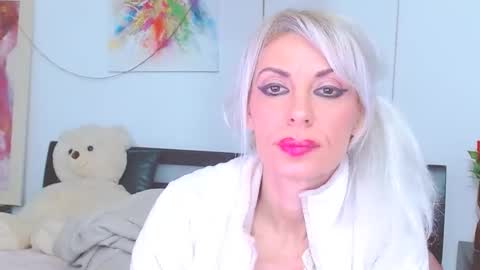 Lara online show from February 17, 9:21 pm