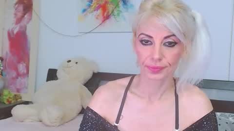 Snapshot of lillianasara chatting on May 10, 7:52 pm Lara online show from May 10, 7:52 pm