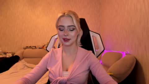 Snapshot of lillianazore chatting on November 16, 12:22 pm Alice online show from November 16, 12:22 pm