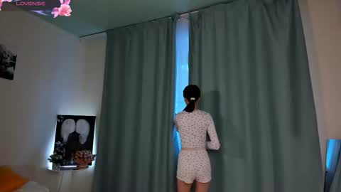 Snapshot of lillianperrys chatting on February 26, 1:54 pm Lily online show from February 26, 1:54 pm