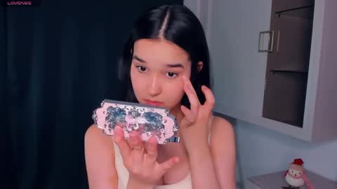 Celina Lillie online show from April 18, 7:58 pm