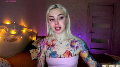 LilliMoore online show from April 8, 11:59 pm