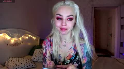 Snapshot of lillimooore chatting on June 14, 2:09 am LilliMoore online show from June 14, 2:09 am