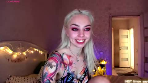 Snapshot of lillimooore chatting on June 14, 2:24 am LilliMoore online show from June 14, 2:24 am