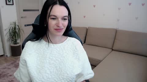 lilliyves online show from April 11, 11:25 am