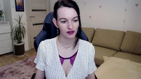 lilliyves online show from May 31, 7:37 pm