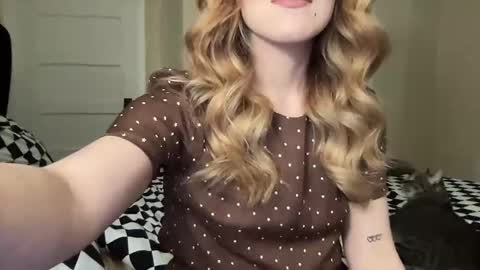 lilly_adams88 online show from June 10, 2:45 am