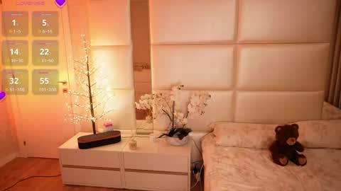 Lilly Colins online show from April 12, 7:08 pm