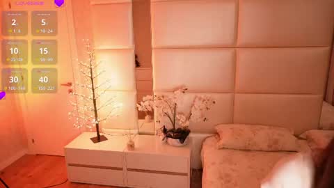 Snapshot of lilly_colins chatting on July 14, 8:25 pm Lilly Colins online show from July 14, 8:25 pm