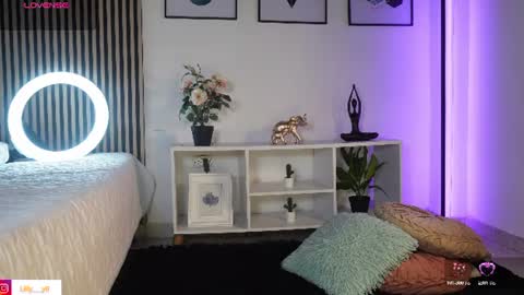 Snapshot of lilly_dollss chatting on July 9, 1:37 pm Sofia online show from July 9, 1:37 pm