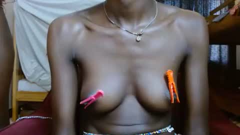 Snapshot of lilly_freak chatting on September 13, 7:19 am Des online show from September 13, 7:19 am