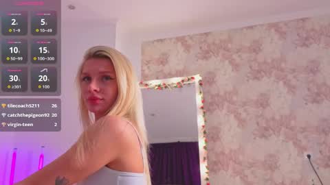 Snapshot of lilly_lux chatting on April 18, 7:07 pm lilly_lux online show from April 18, 7:07 pm
