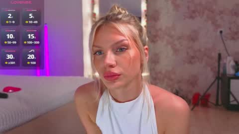 Snapshot of lilly_lux chatting on April 19, 1:32 pm lilly_lux online show from April 19, 1:32 pm