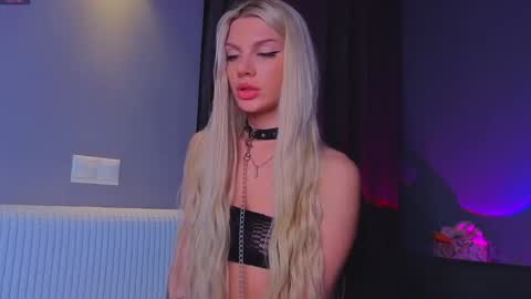 Snapshot of lilly_lux chatting on May 30, 1:08 pm lilly_lux online show from May 30, 1:08 pm