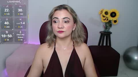 Snapshot of lilly_milf chatting on February 14, 3:31 pm Lilly online show from February 14, 3:31 pm