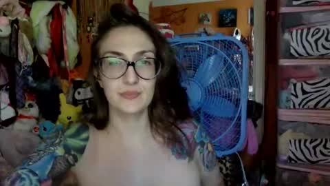 hi guys im back on here 3 online show from October 18, 7:36 pm