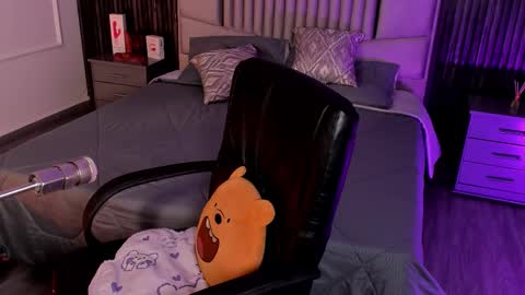 Lilly Ortiz online show from November 7, 7:58 pm