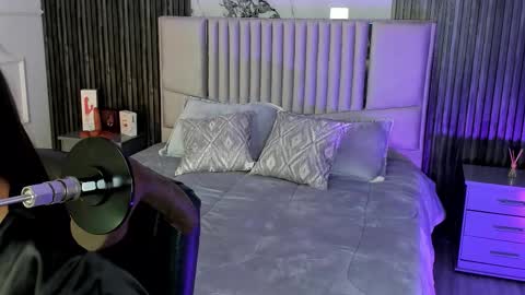 Lilly Ortiz online show from November 14, 8:18 pm