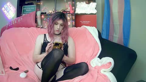 Snapshot of lillyvtrap chatting on October 29, 9:16 pm lillyVonT online show from October 29, 9:16 pm