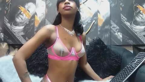 Snapshot of lilmissbaddiexxx chatting on May 30, 7:00 pm lilmissbaddiexxx online show from May 30, 7:00 pm