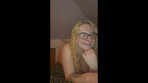 Snapshot of lilpies chatting on February 25, 7:45 pm LilPies online show from February 25, 7:45 pm