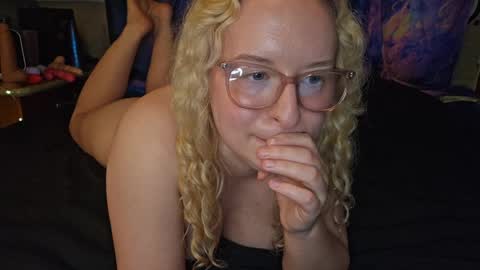 Snapshot of lilpies chatting on March 28, 6:46 am LilPies online show from March 28, 6:46 am