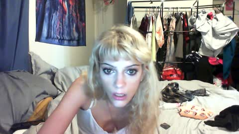 Snapshot of lilvioletxxx chatting on September 13, 11:48 pm Little Violet online show from September 13, 11:48 pm