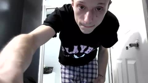 Snapshot of lilvioletxxx chatting on November 27, 5:20 am Little Violet online show from November 27, 5:20 am