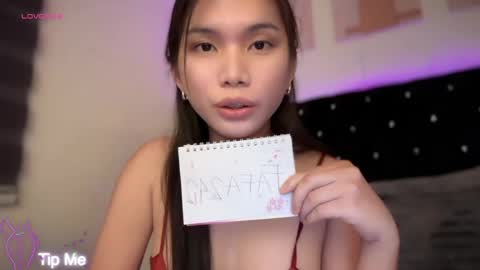 Snapshot of lily_ash chatting on April 27, 6:39 pm Lily- DONT FORGET TO FOLLOW ME HERE online show from April 27, 6:39 pm