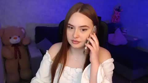 lily_baker_ online show from April 1, 2:25 pm