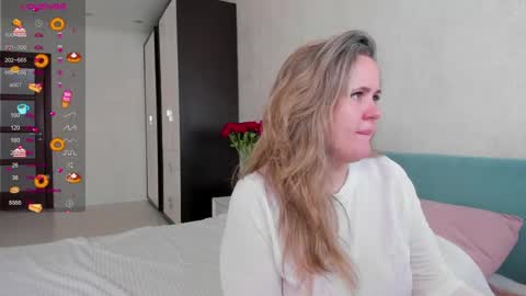 Snapshot of lily_bel chatting on May 7, 1:11 am Lily online show from May 7, 1:11 am