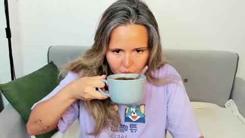 Snapshot of lily_bel chatting on June 9, 12:55 am Lily online show from June 9, 12:55 am
