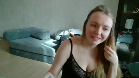 Lily dollyx online show from April 17, 7:22 am