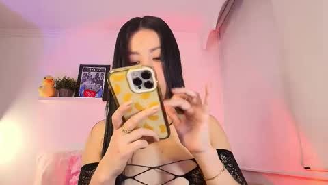 Snapshot of lily_evans_ chatting on February 9, 11:20 pm just lily online show from February 9, 11:20 pm