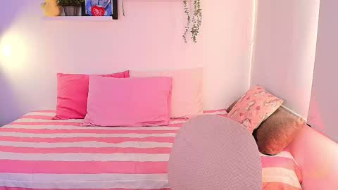 Snapshot of lily_evans_ chatting on March 2, 10:05 pm just lily online show from March 2, 10:05 pm