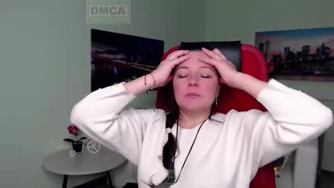 Lily online show from December 5, 5:05 am