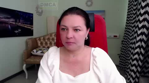 Snapshot of lily_flower7_ chatting on May 6, 4:19 am Lily online show from May 6, 4:19 am