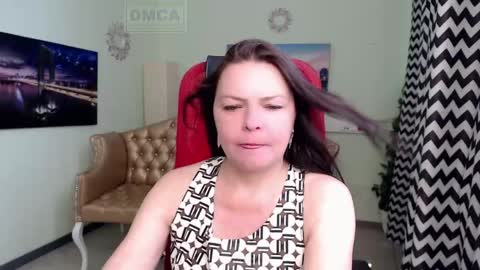 Snapshot of lily_flower7_ chatting on May 15, 6:53 am Lily online show from May 15, 6:53 am