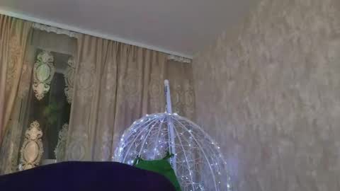 Snapshot of lily_foster_ chatting on June 4, 7:31 pm Lily online show from June 4, 7:31 pm