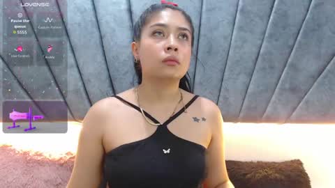 Snapshot of lily_meghan chatting on May 10, 7:52 pm LILY MEGHAN online show from May 10, 7:52 pm