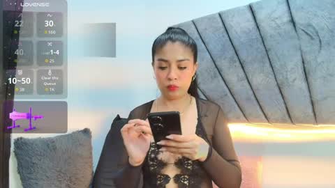 Snapshot of lily_meghan chatting on June 5, 8:14 pm LILY MEGHAN online show from June 5, 8:14 pm