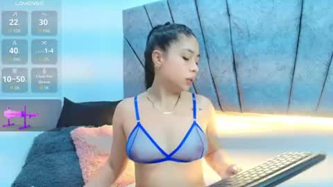 Snapshot of lily_meghan chatting on June 28, 8:37 pm LILY MEGHAN online show from June 28, 8:37 pm