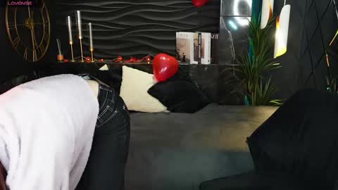 Lily online show from February 8, 7:12 am